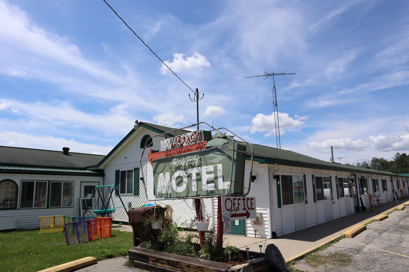 Estey Pines Motel - July 2021 (newer photo)